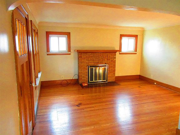 4th image of 909 Marquette St