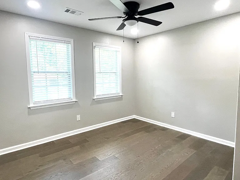 1884 Shamrock Dr — Photo 16