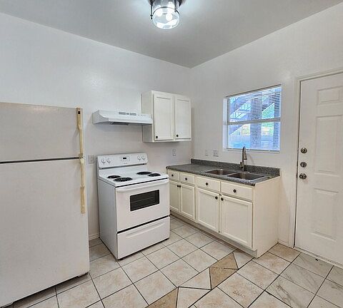 4th image of 1702 W Craig Pl #8