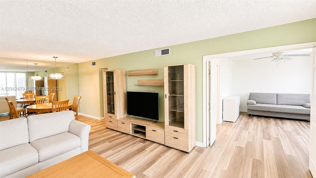 2671 S Course Dr APT 208, photo 3
