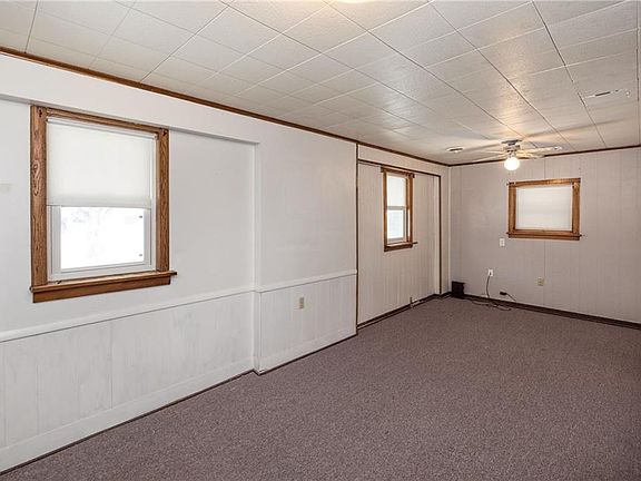 4th image of 236 Hathaway St W