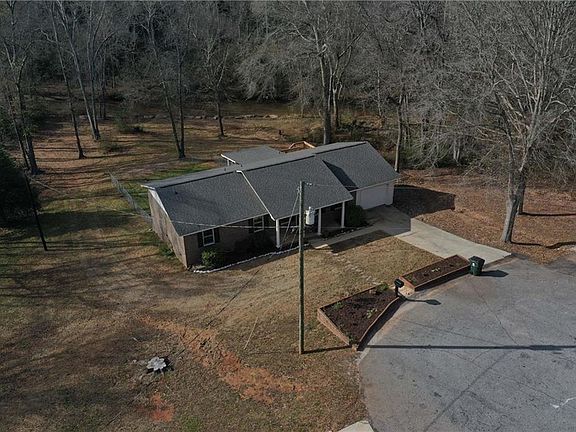 2nd image of 11 Sherman Ct