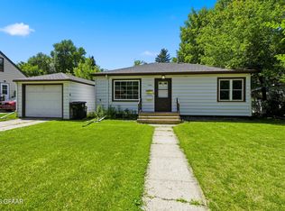 1516 Cherry St, Grand Forks, ND 58201