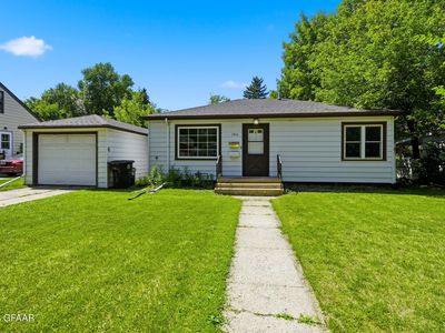 1516 Cherry St, Grand Forks, ND, 58201