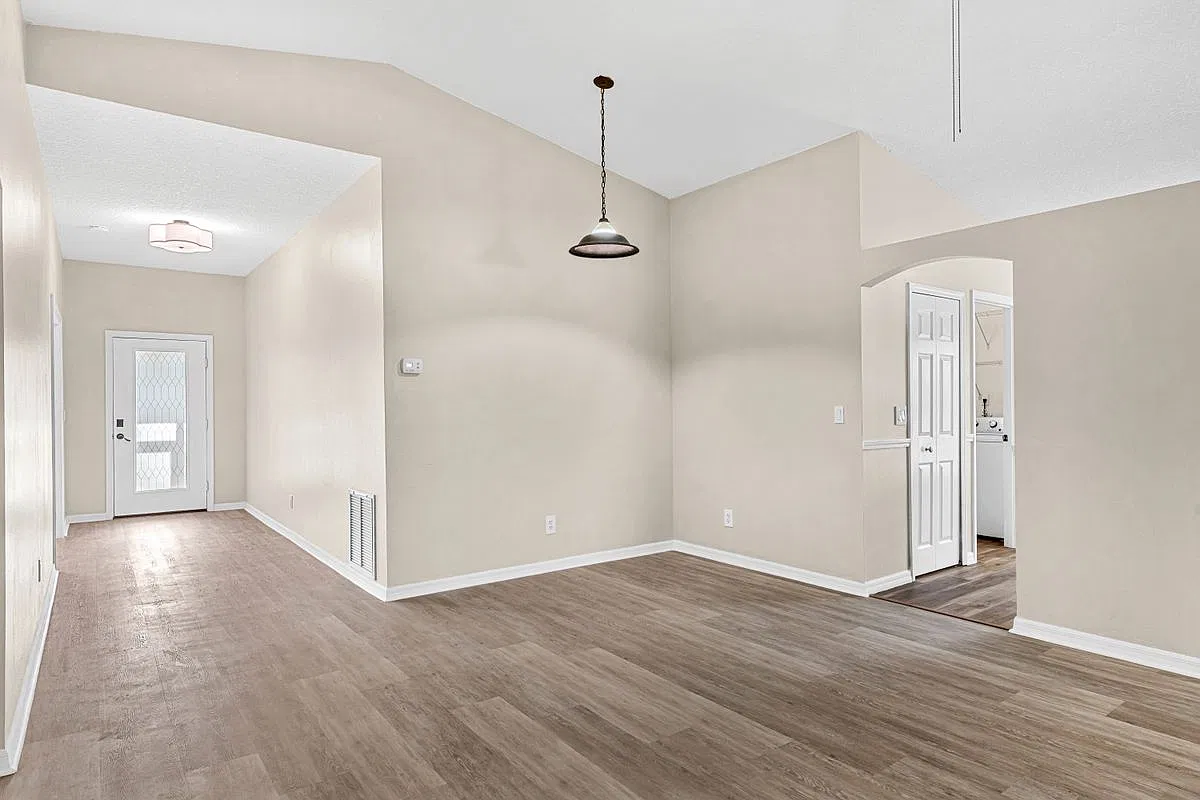 4 bed, 2.0 bath, 1902 sqft, $2,800 — Photo 4
