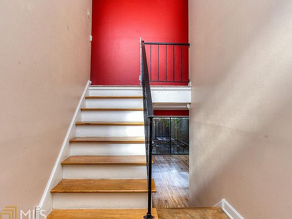 3rd image of 2525 Bradford Sq
