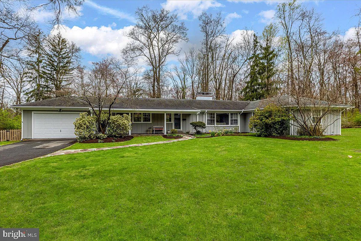 133 Mansgrove Rd photo 1