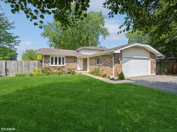 102 Mary St, Oswego, IL 60543