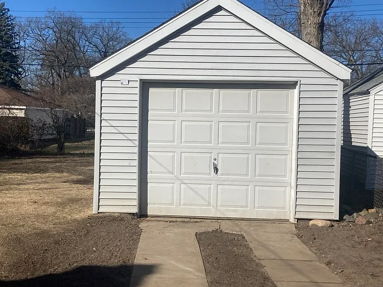647 Northwood Dr — Photo 24