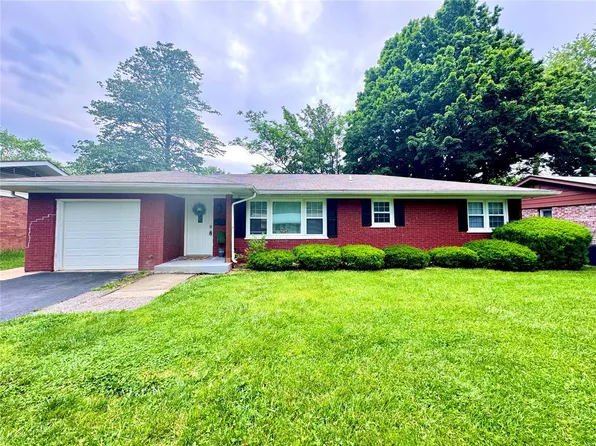 4115 S Park Dr, Belleville, IL 62226