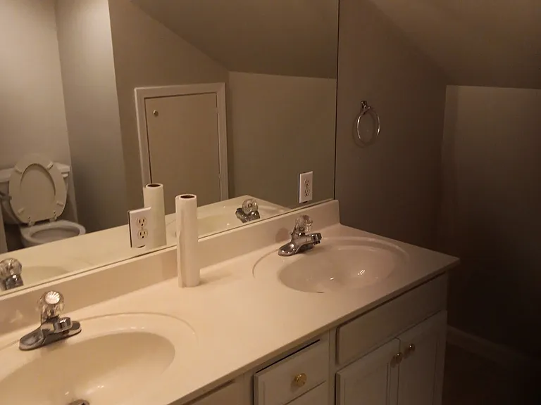 525 Charleston Ave — Photo 11