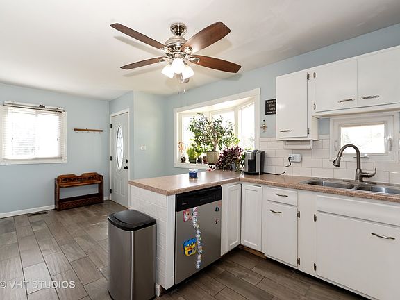 5th image of 540 Charles Ct