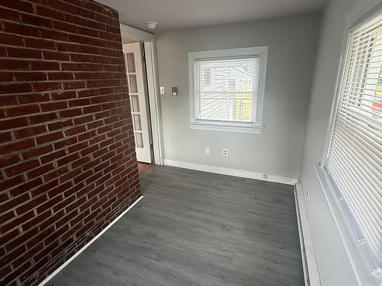 1840 Powell Rd — Photo 14