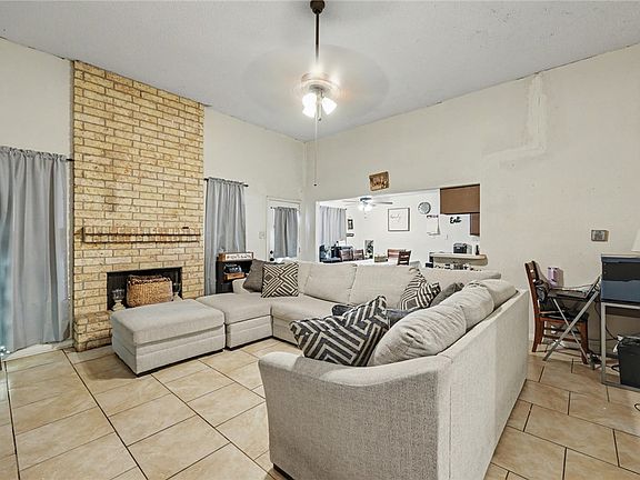 2nd image of 3317 Cresthill Dr