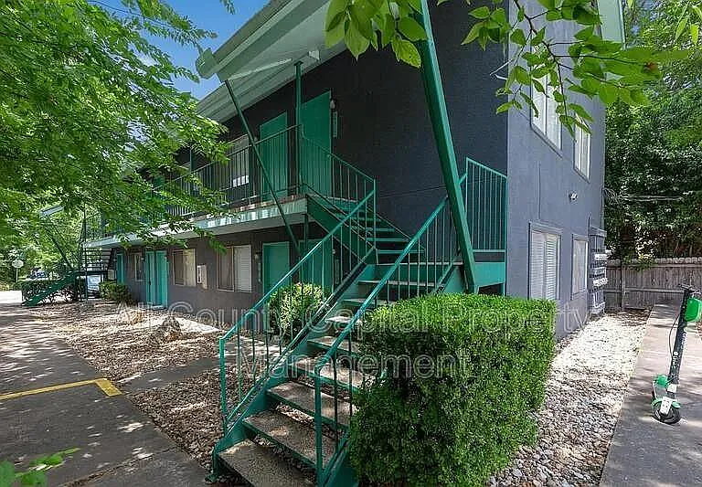502 W 35th St #202 — Photo 1