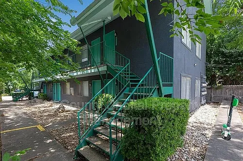 502 W 35th St Photo 1