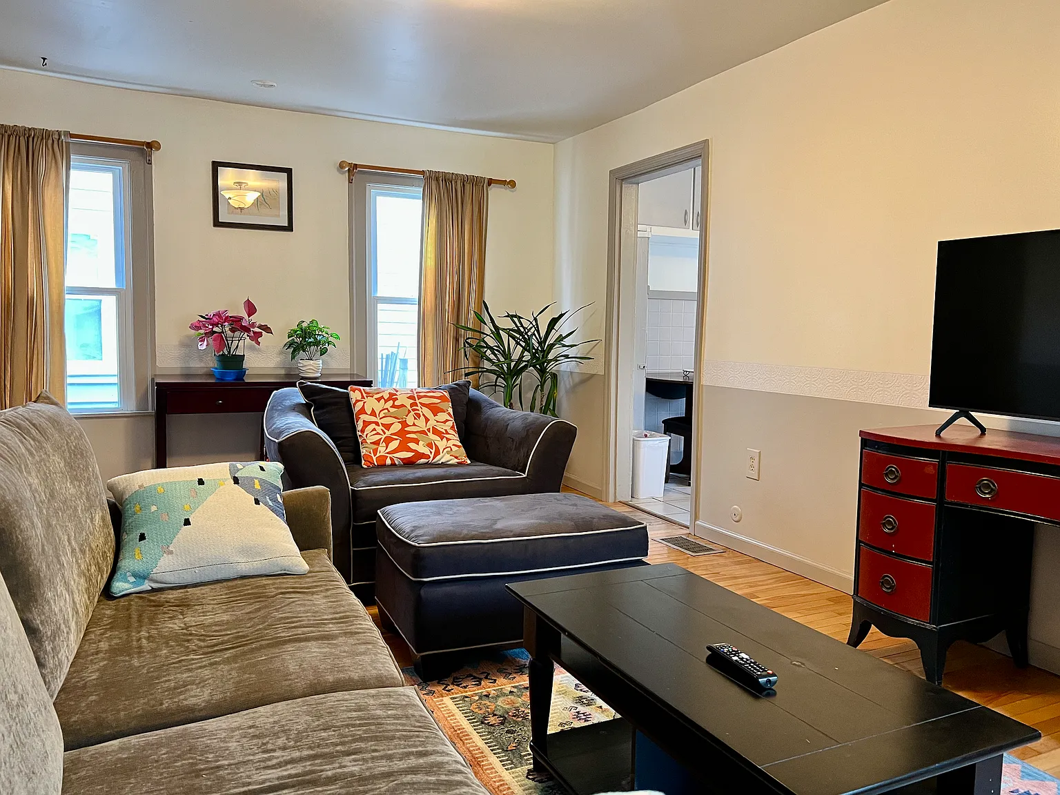 4 bed, 1.5 bath, 1424 sqft, $2,995 — Photo 3