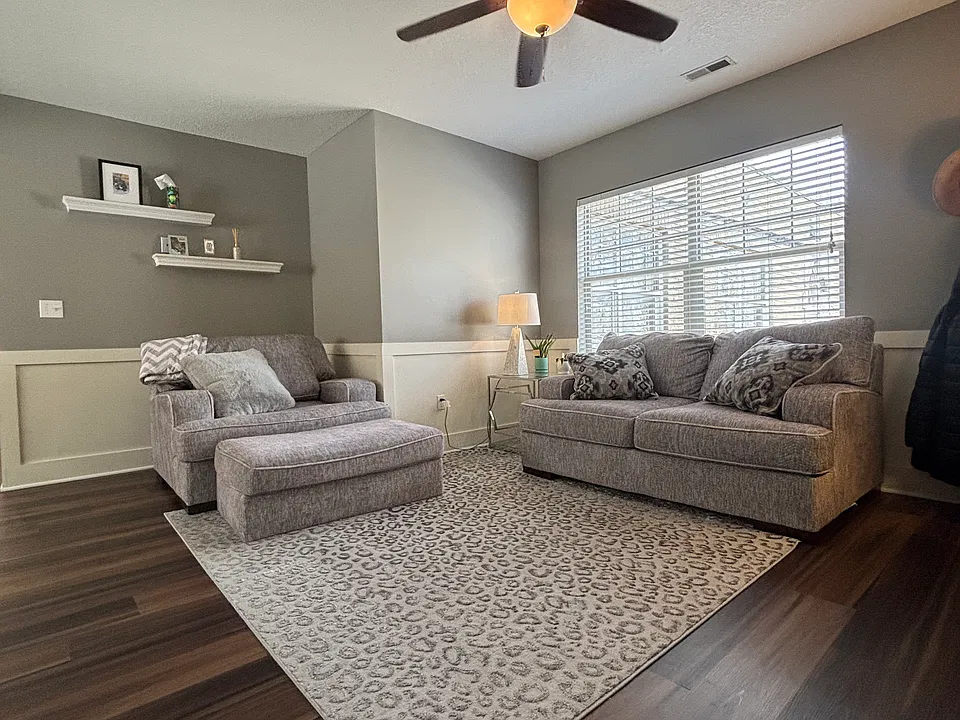 4524 Roanoke Pkwy #7
