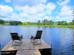 430 Canoebrook Dr, Hawley, PA 18337