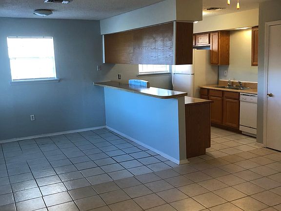 3rd image of 616 Vouray Dr APT B