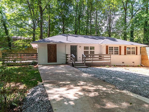 Front of the house, driveway & Main Entrance