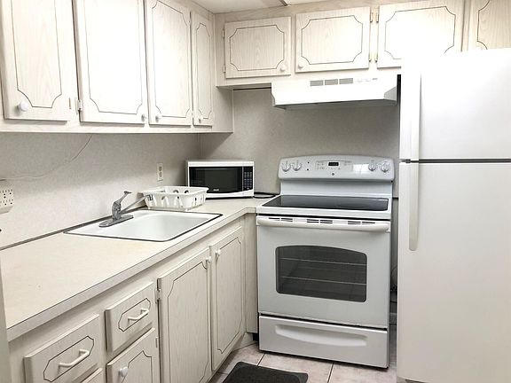 2nd image of 32 Ventnor Dr #B