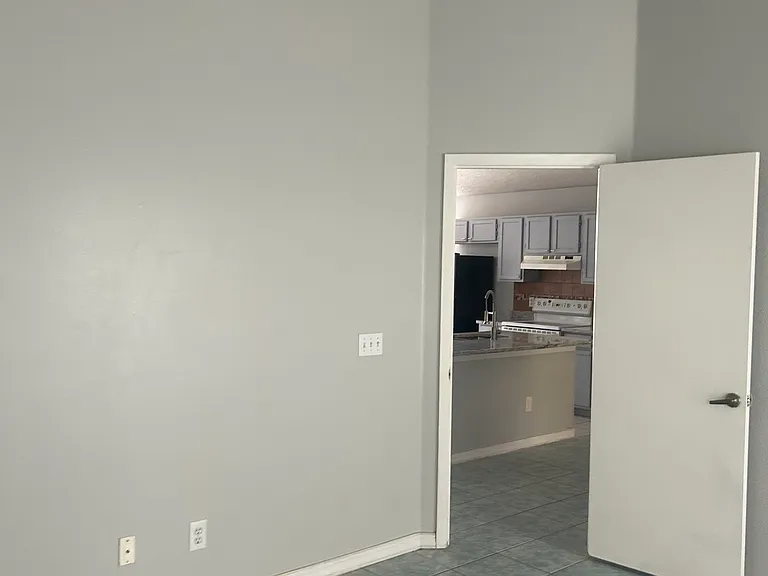 2745 Burwood Ave — Photo 19