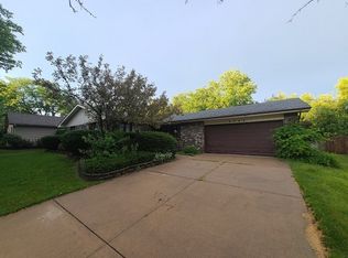 2929 Hubbard Trl, Rockford, IL 61114
