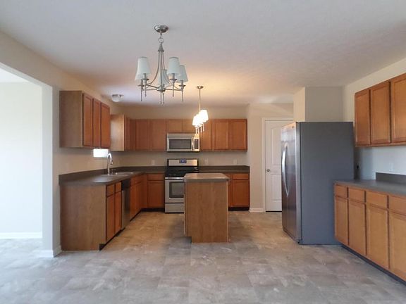 3rd image of 8961 Emerald Hill Dr