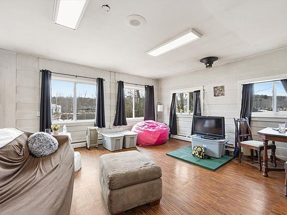 3rd image of 8 Emery Corner Road