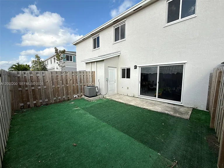 412 NW 12th Pl — Photo 28