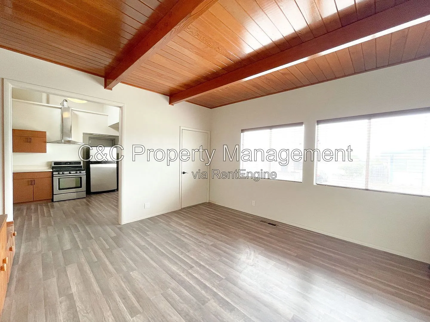 3 bed, 1.5 bath, 1200 sqft, $3,385 — Photo 2