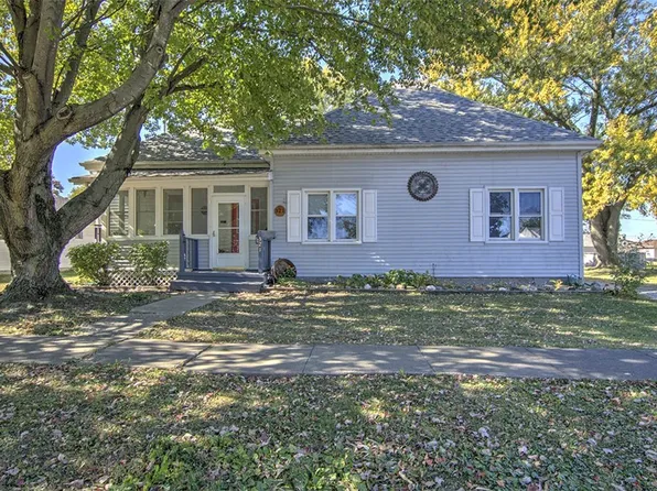 321 N Poplar St, Assumption, IL 62510