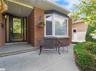 1202 Monks Pass, Oakville, ON L6M1M2