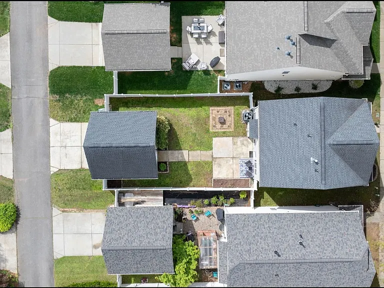 10060 Switchyard Dr — Photo 22