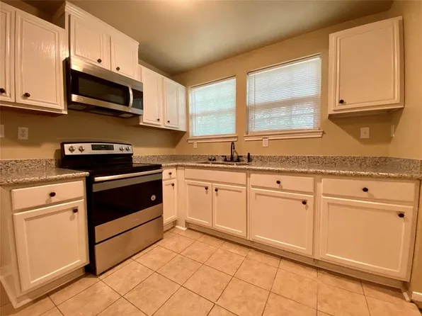 10541 Castleton St, Houston, TX 77016