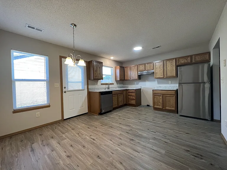 2513 E Conquest St — Photo 4