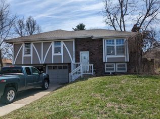 1217 SE Langsford Rd, Lees Summit, MO 64063