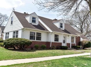 8305 Currie Ave, Wauwatosa, WI 53213