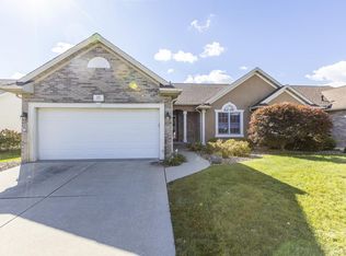 23 Inglewood Ln, Bloomington, IL