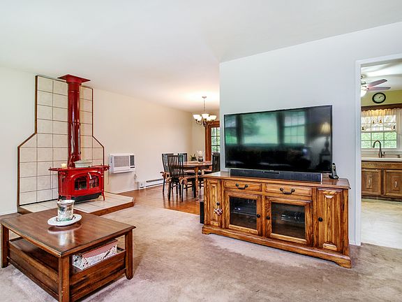 3rd image of 44 Mountain View Dr