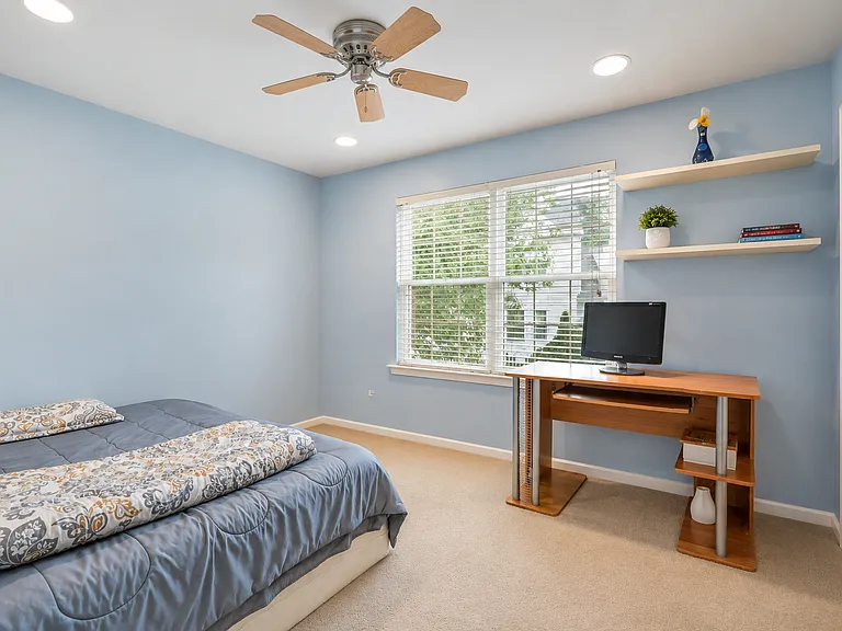 19 Hyde Park Dr — Photo 10