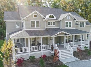 15 Oakbrook Ct, East Greenwich, RI 02818