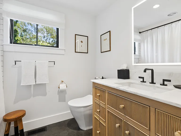 244 Edge Of Woods Rd — Photo 23