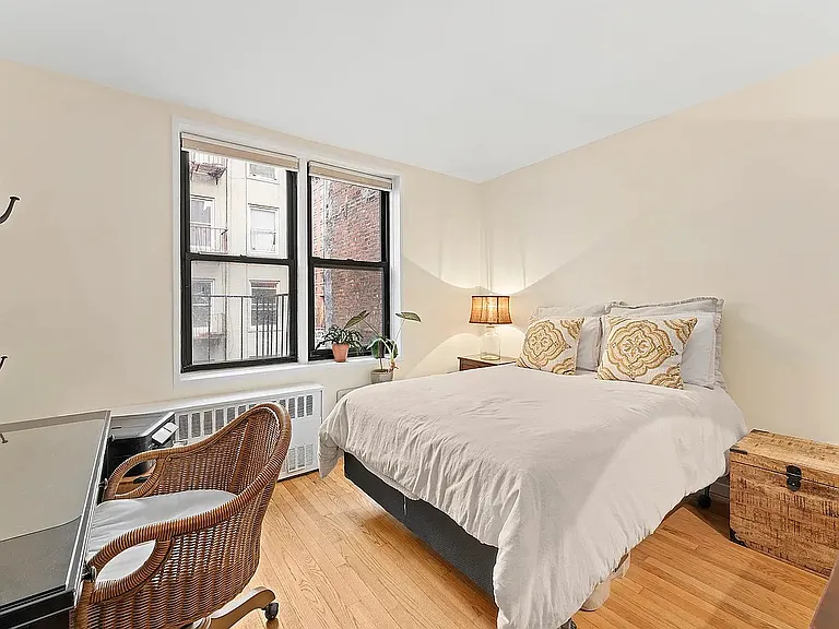 229 E 28th St #4C — Photo 1