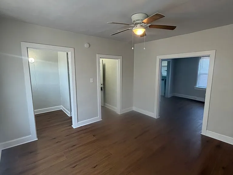 (370) 2526-30 Bellevue — Photo 10