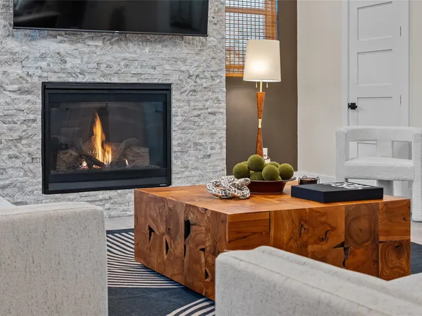 915 Thompson St, Houston, TX 77007