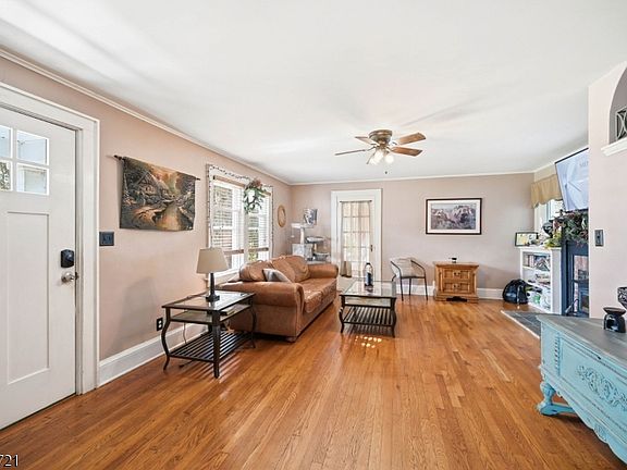 3rd image of 36 Hillside Ave