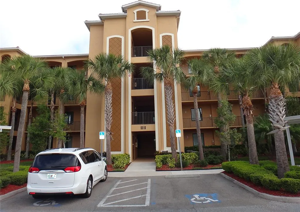 2 bed, 2.0 bath, 1156 sqft, $2,500 — Photo 3