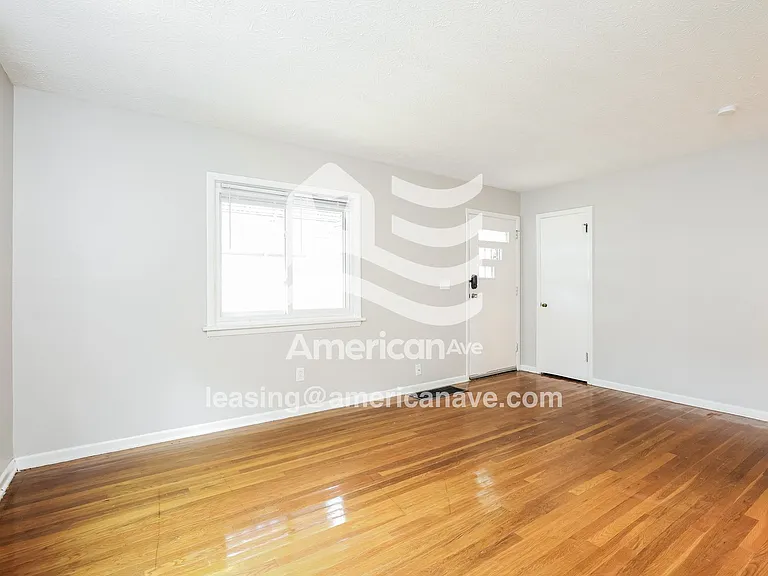 1047462_004_wm_-_living_room_12888757.jpg
